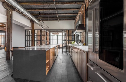Near Eastside House | 3-bedroom Luxury Lifestyle Townhome, walkable to Mass Ave with Parking