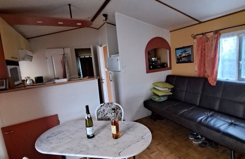 Ivry-la-Bataille House | 3 Bedroom Mobile Home in Ivry-la-Bataille