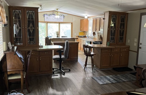Osage County House | 3-bedroom mobile home 2 miles from Kaw Lake in beautiful Burbank with AC, WiFi
