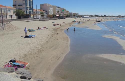 Agde Apartment | 3 bedroom modern apartment in historic building overlooking river herault