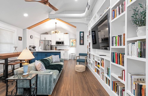 Atlanta House | 3 Bedroom near Midtown & Stadium, King Bed, Quiet Neighborhood, Pets Welcome