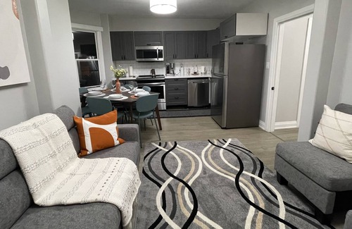 Hamilton House | 3- Bedroom near Tim Hortons Field, Hamilton