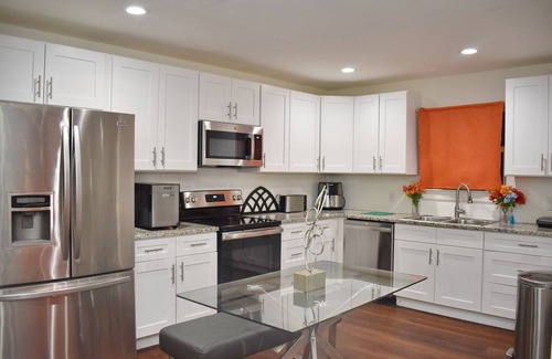 Dallas House | 3-bedroom, New, by Downtown Dallas, Hot Tub Relaxation. Pet Friendly