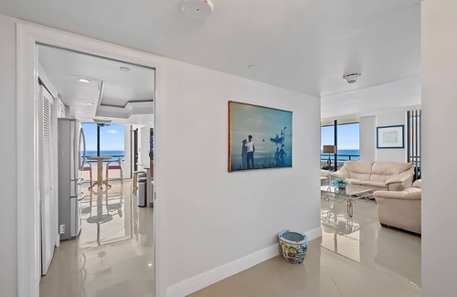 South Palm Beach Condo | 3-bedroom Oceanfront Palm Beach Condo with Pool & Steps to the Beach