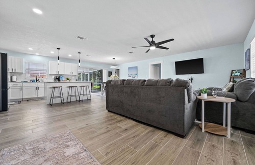 Port Charlotte House | 3-bedroom Remodeled Pool house in fantastic Port Charlotte with WiFi, AC