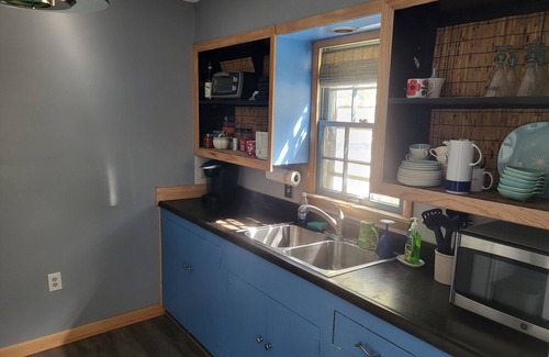Huron House | 3-bedroom renovated home in lovely Huron. Includes: Wi-Fi & private beach.