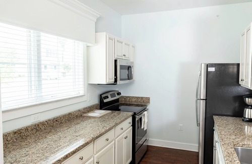 Lackey Resort | 3-bedroom resort in delightful Williamsburg with fitness room, AC, 3 pool.