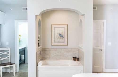 Lackey Resort | 3-bedroom resort in delightful Williamsburg with fitness room, AC, 3 pool.