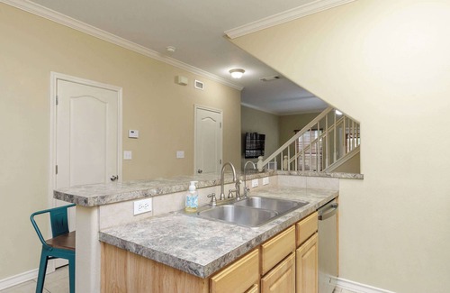 Corpus Christi House | 3 Bedroom | Resort Pool | Month Long Stays