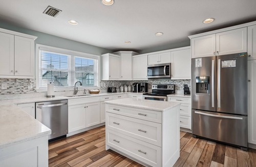 Duck House | 3 Bedroom Ships Watch Home Just 325ft to Beach Access