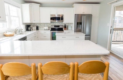 Duck House | 3 Bedroom Ships Watch Home Just 325ft to Beach Access