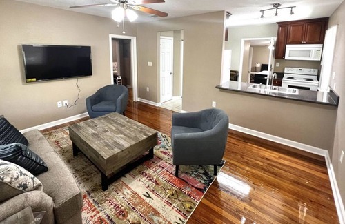 Griffin Heights Apartment | 3 Bedroom Single family 417005 by Houzlet