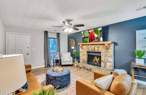 Marietta Apartment | 3 Bedroom Single family L-554121 by Houzlet