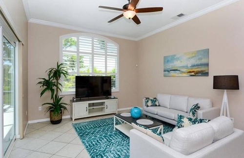 Palmer Ranch Apartment | 3 Bedroom Single family L-95103 by Houzlet