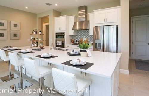 Naples Apartment | 3 Bedroom Single family 378544 by Houzlet