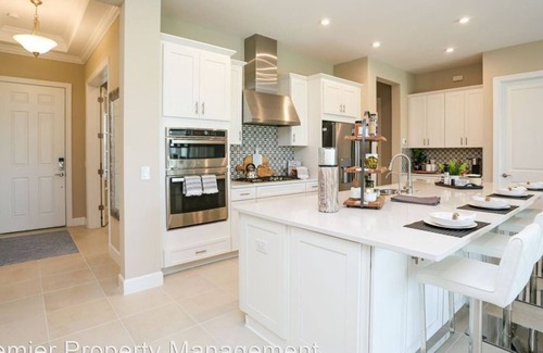 Naples Apartment | 3 Bedroom Single family 378544 by Houzlet