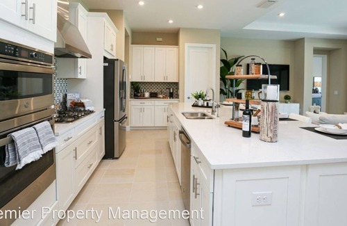 Naples Apartment | 3 Bedroom Single family 378544 by Houzlet