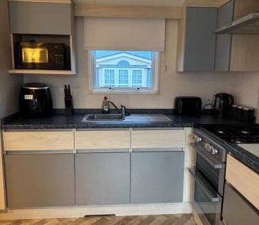 Rhyl Ski Chalet | 3 Bedroom stunning Caravan Justin