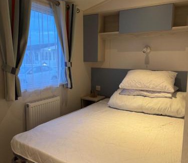 Rhyl Ski Chalet | 3 Bedroom stunning Caravan Justin