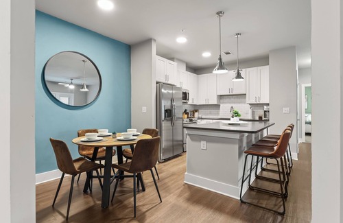 Savannah Apartment | 3 Bedroom Suite - Pool, FREE Parking, Gym!n