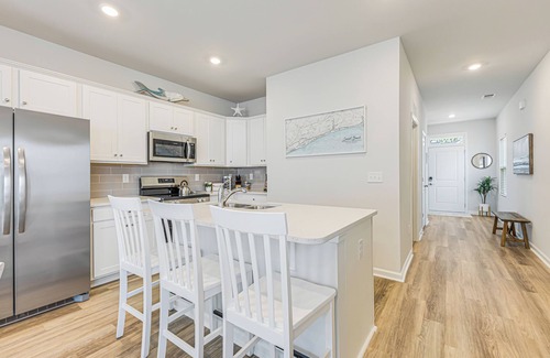 Ocean Isle Beach House | 3-bedroom townhome close to golf courses & beaches - Pets welcome, self-check-in