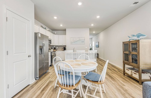 Ocean Isle Beach House | 3-bedroom townhome close to golf courses & beaches - Pets welcome, self-check-in