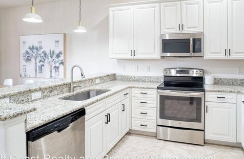 Biggar House | 3 Bedroom Townhome 428410 by Houzlet