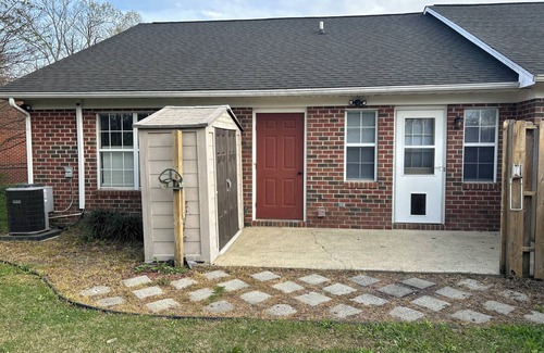Greenville House | 3-bedroom townhome near Hospital with Private Fenced Back Yard