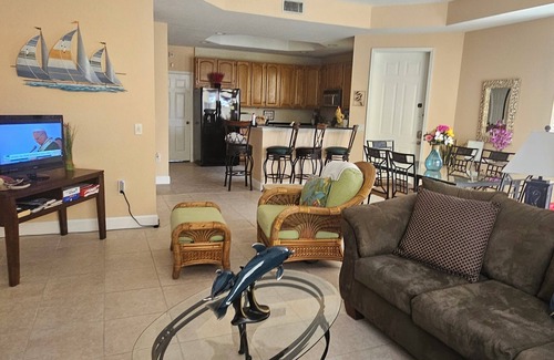 Biggar House | 3-bedroom townhome surrounded in Medical Campus