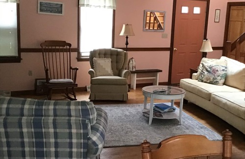 Harwich House | 3 Bedroom - Vacation Getaway in a Cozy Cape Cod Home!