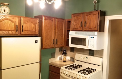 Holland House | 3-bedroom vacation home just a 4-minute walk to Downtown Holland.
