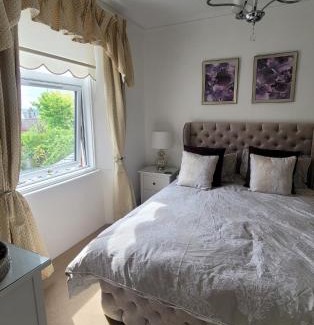 Perth Apartment | 3 Bedroom villa attached to Host home free parking