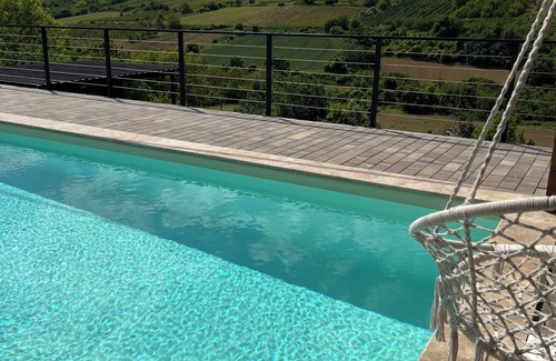 Petrovaradin Villa | 3-bedroom villa in charming Banstol with swimingpool, sauna, jacuzzi, AC, WiFi