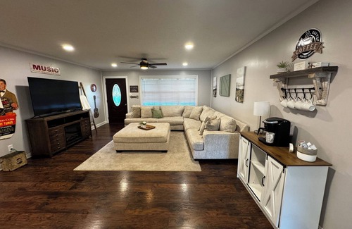 Muscle Shoals House | 3-bedroom w/pool and all the comforts of home in Muscle Shoals-recording capital