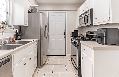 Austin House | 3 bedroom with 2 car garage close to downtown Austin and Barton Creek Greenbeltl