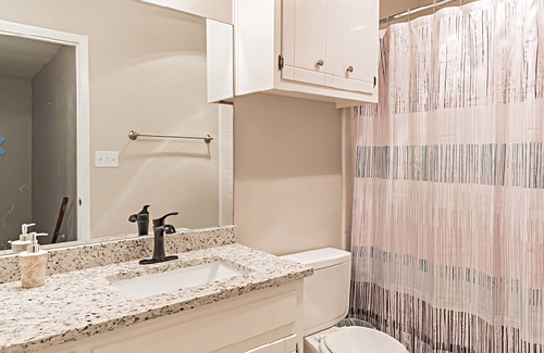 Austin House | 3 bedroom with 2 car garage close to downtown Austin and Barton Creek Greenbeltl