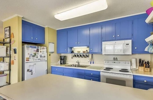 South Nags Head House | 3 Bedroom with a private pool and hot tub in SNH! Short walk to the beach.
