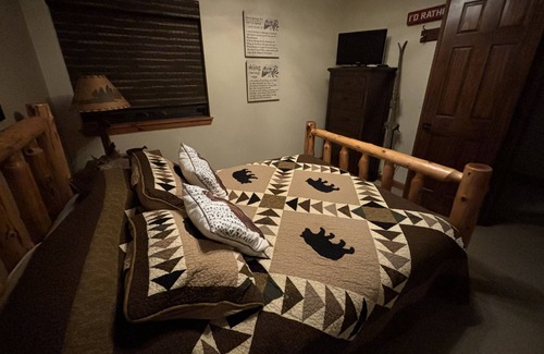 Seven Springs Condo | 3 bedroom3 bath updated condo at Seven Springs Ski Resort w/Shuttle Sleeps 8