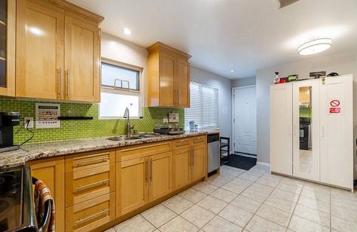 Mount Pleasant House | π₯π3 bedrooms 1.5 baths near Downtown W/AC 2 car parking. 1204 sq ft/111 sq m
