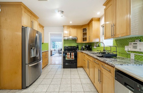 Mount Pleasant House | π₯π3 bedrooms 1.5 baths near Downtown W/AC 2 car parking. 1204 sq ft/111 sq m