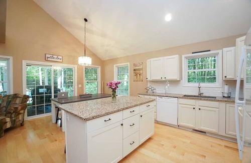 Mears House | 3 bedrooms- Heated Pool- Beach Access- Tennis courts- AC