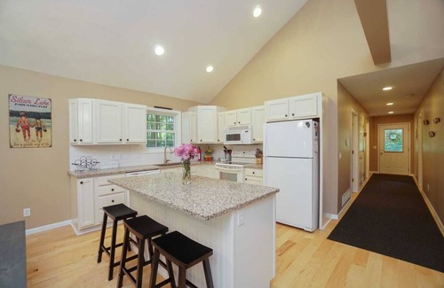 Mears House | 3 bedrooms- Heated Pool- Beach Access- Tennis courts- AC