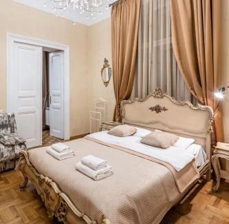Lviv City Center Apartment | 3 bedrooms Royal Italian style in an Austrian building, parking, balcony