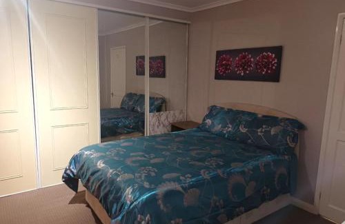 Norwich House | 3 bedrooms Sleeps 8 Self Catering House Near Norwich City Centre And UEA