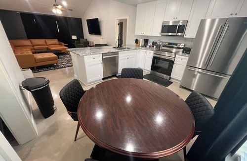Granite Shoals House | 3 blocks away from lake LBJ + onsite boat parking