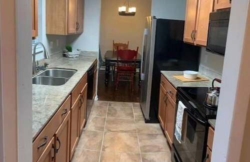Arlington House | 3 blocks from AT&T Stadium 2 bedroom-sleeps 6