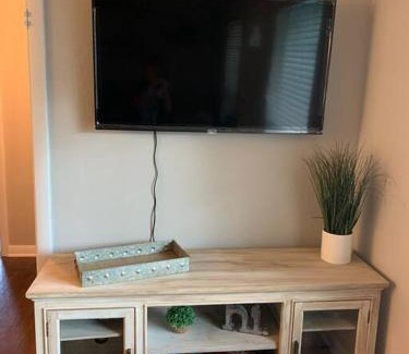 Central Arlington House | *3 blocks from AT&T Stadium* 2 bedroom-sleeps 6