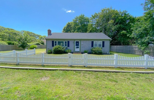 East Falmouth House | 3 BR, 1.5 Bath, OD shower - 4 Min. Dr To Beaches & 8 Min. to Island Queen Ferry!