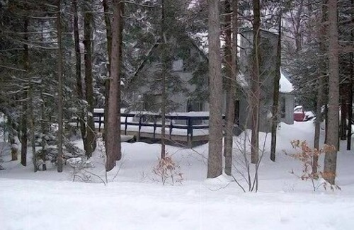 West Dover House | 3 BR/2 BA Home - 1 Mile From Mt Snow!