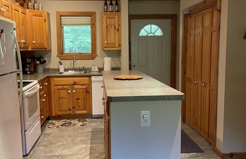 Wilmington House | 3 BR/2 Bath Post and Beam - Next to Haystack Golf Course.